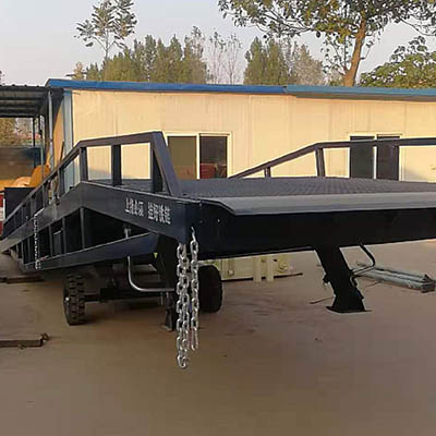 簡(jiǎn)易登車(chē)橋
